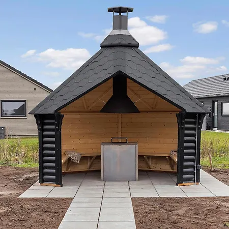 In With Sauna *